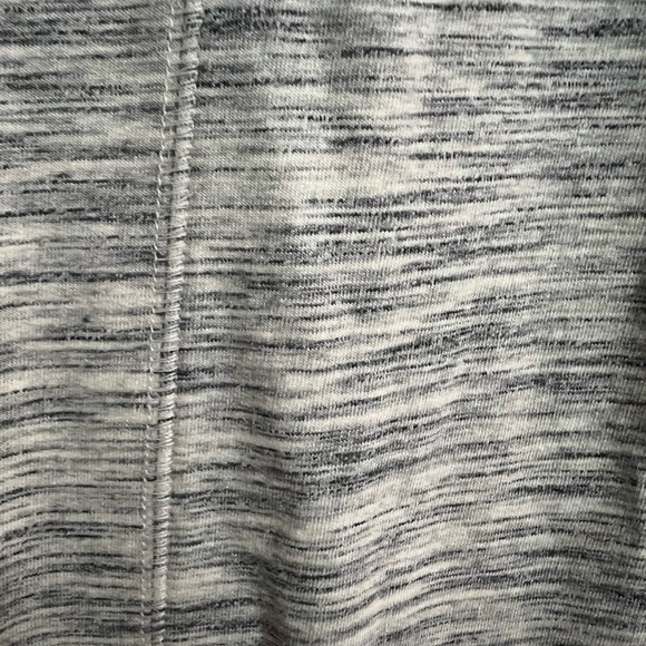 H by Halston Gray & Cream MEDIUM Knit High Low Long Sleeve V-Neck Tunic Pre-love - Picture 5 of 7